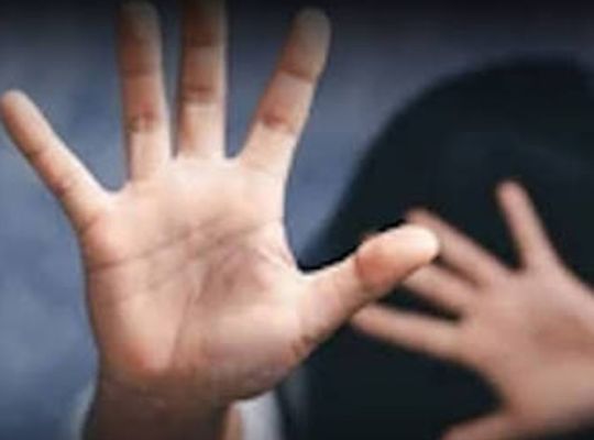  Case of gang-rape of a minor near Kalkaji Temple! Three accused arrived at Aastha Kunj Park posing as police personnel; one was caught in an encounter following the incident.