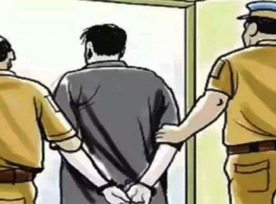  Uttarakhand: Major police action in the Kichha strong room dispute! Dheeraj Singh, a resident of Lalpur, arrested for allegedly raising a hand against MLA Tilak Raj Behar.