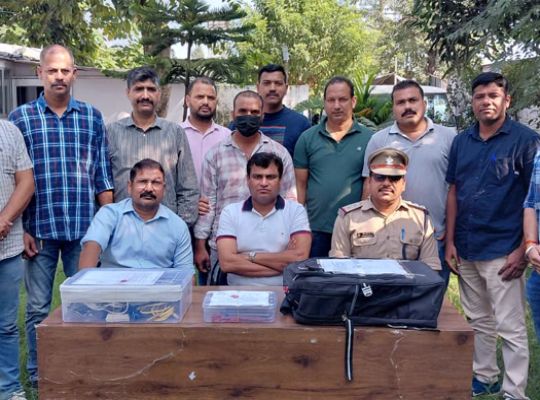 Uttarakhand: Indian identities provided for foreign numbers used in cyber fraud! SIM box network busted in Bazpur; 2 boxes, 114 SIM cards, and 77 antennas seized.