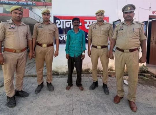  Horrific end to a father-son dispute in Auraiya! 15-year-old son beaten after being tied to a pole with a rope; dies from severe injuries! Accused father arrested.