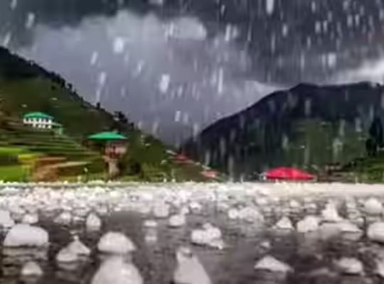 Torrential rains wreak havoc in Uttarakhand! Water level of Naini Lake rises, discharge gates opened! Highway blocked by debris in Bageshwar; Gangotri-Yamunotri pilgrimage suspended.