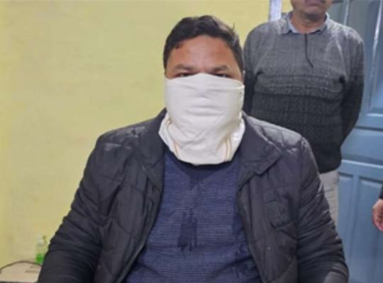 Nainital: Vigilance cracks down on bribery in Dhari Tehsil! Patwari Nirmal Bora arrested for accepting ₹30,000 for land measurement.