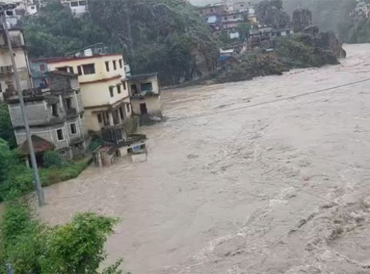 Rudraprayag: Alaknanda River reaches warning level! Administration on alert; Shiva statue completely submerged.