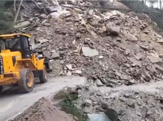 Rain Havoc: NH-109 blocked near Rawaikhal in Bageshwar due to a massive debris slide; long queues of vehicles on both sides, BRO machinery engaged in clearing the road.
