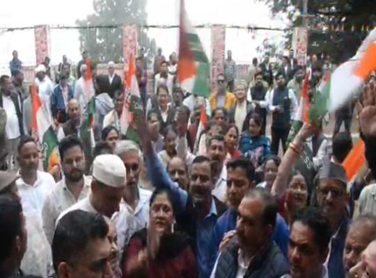 Politics heats up in Nainital over allegations of vote theft: Congress workers burn effigy of Chief Election Commissioner, stage protest at the Collectorate.