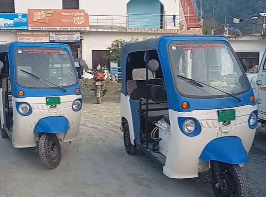 'Women's Empowerment' Initiative Stalled in Bhimtal: E-Rickshaws Returned After Sitting Idle for a Year,Municipal Administration Accused of Double Standards