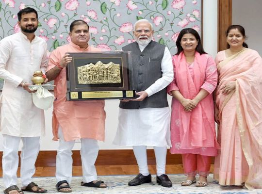 Uttarakhand BJP President Mahendra Bhatt met PM Modi with his family and extended an invitation to his son's wedding.