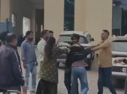 Commotion over a scooter outside Mussoorie Town Hall; tourist strikes local youth on the head with a key.