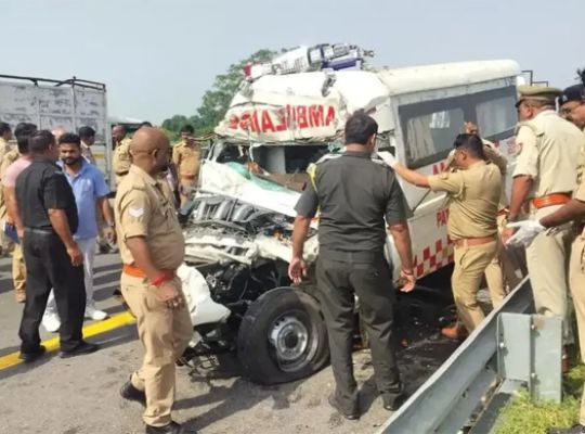 Horrific tragedy on Purvanchal Expressway: Family meeting with an accident while traveling to perform the last rites of a Subedar Major! Four people, including the son, lost their lives.