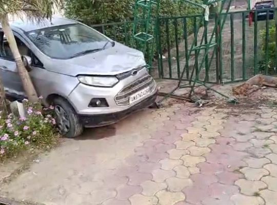 Uttarakhand: Tragic road accident in Kotdwar! A speeding car ran over two children playing by the roadside; one died, leaving the family devastated.
