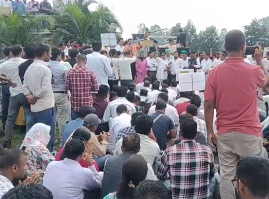  Uttarakhand: A show of strength by village heads! Village heads from across the state gathered in Dehradun to press for a ten-point list of demands and marched from Parade Ground to the Secretariat.