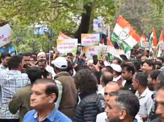 Congress holds &lsquo;Save Vote, Save Constitution&rsquo; march in Nainital! Rally proceeds from Pant Park to Gandhi Chowk; Election Commission targeted.