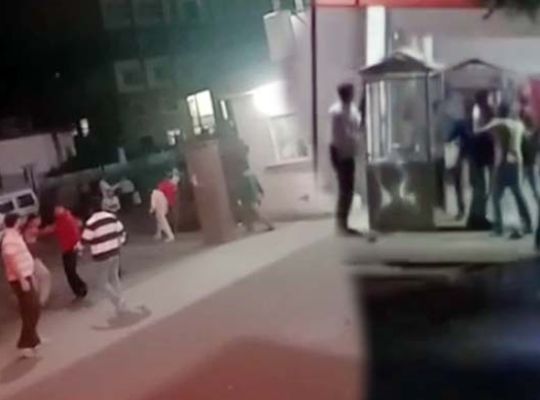 Uproar in Uttarakhand&mdash;from hospitals to liquor shops! A clash broke out between two groups at Doon Medical College, while another confrontation occurred in Bazpur over purchasing liquor.
