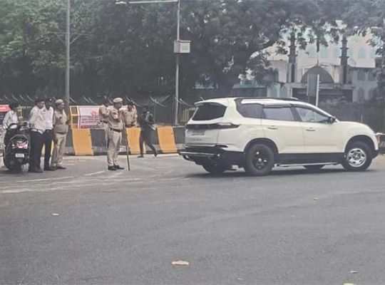  Big Breaking: High alert in Delhi ahead of protests! Heavy security deployed from Jantar Mantar to the capital's borders; 25,000 police and paramilitary personnel deployed.