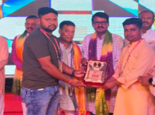 A councillor&rsquo;s 'peculiar demand' at the Transit Camp Durga Puja stage has become a topic of discussion! It&rsquo;s a laughable attempt to garner praise by invoking a pipeline project&mdash;could it be that the councillor has lost faith even in their own Mayor?