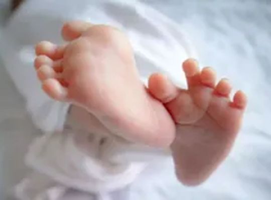 Tragic: Newborn baby girl found under a car in Rudrapur passes away! After three days of hospital treatment, the little angel succumbed; three suspects, including two women, taken into custody.