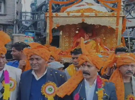 Chants in honor of Maharshi Valmiki echoed through the 'City of Lakes', Nainital! His birth anniversary (Prakatotsav) was celebrated with great fervor, featuring a grand ceremonial procession.