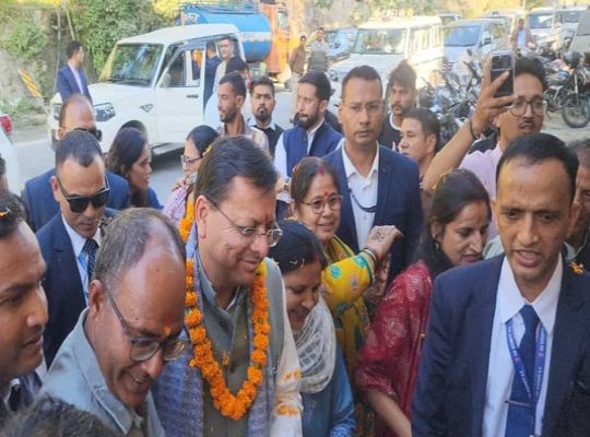 CM Dhami&rsquo;s simple demeanor on display in Srinagar: He stopped at a roadside tea stall and served tea himself, conveying a message of being 'vocal for local.