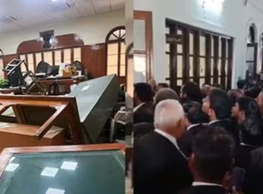Big news: Major uproar at the Allahabad High Court over a chair! Lawyers vandalized the courtroom and assaulted a government counsel.